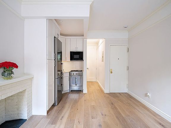 5th image of 88 Horatio St APT 2C