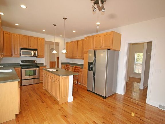 Gourmet kitchen