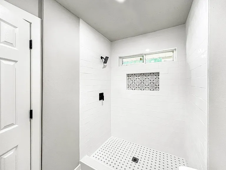 23207 Naples Dr — Photo 13