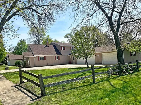 421 Walnut St, Albert City, IA 50510