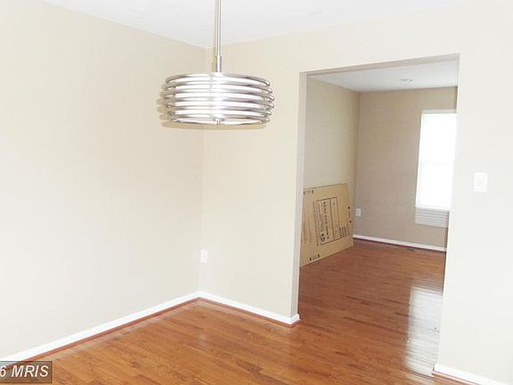 3rd image of 914 Portia Ct