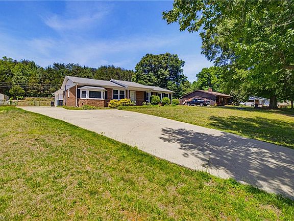 5th image of 8933 Ambridge Dr