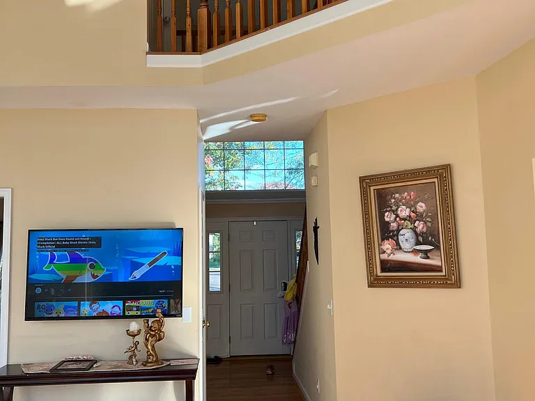 5700 Crestwood Dr — Photo 2