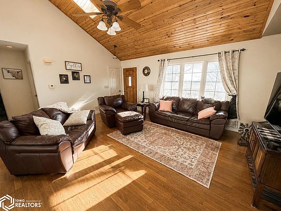 3rd image of 1279 Reed Ave