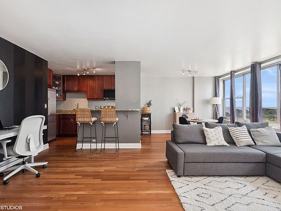 5th image of 3900 N Lake Shore Dr APT 11D