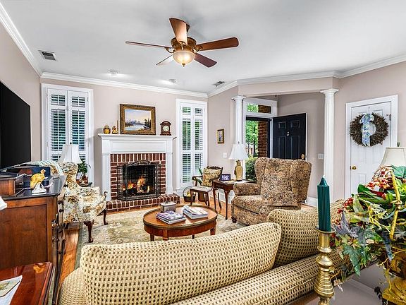 3rd image of 1722 Kensington Cir