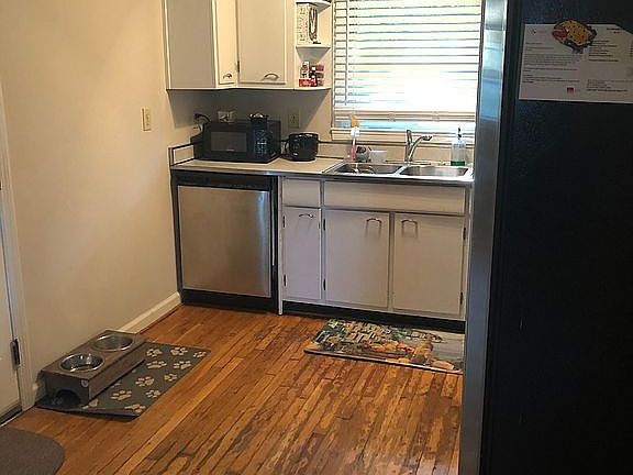 5th image of 3610 Wisteria Ln SE