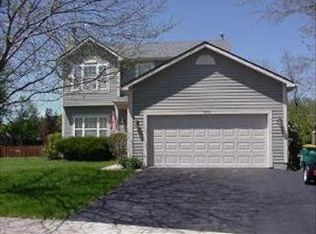 8005 Redwood Ct, Fox Lake, IL 60020
