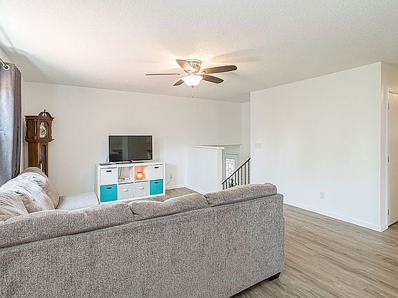 2nd image of 1819 Sussex Ct