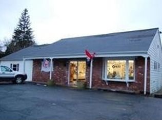 111 Middle Rd, Acushnet, MA 02743