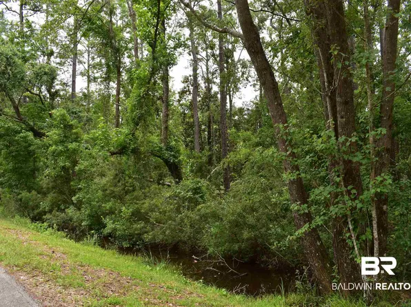 10092 Bayou Cir, Fairhope, AL 36532