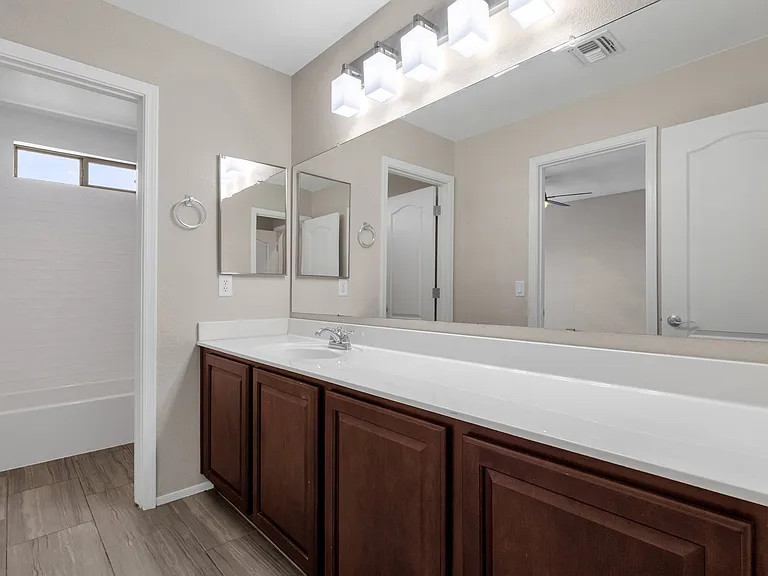 4365 E Morrow Dr — Photo 8