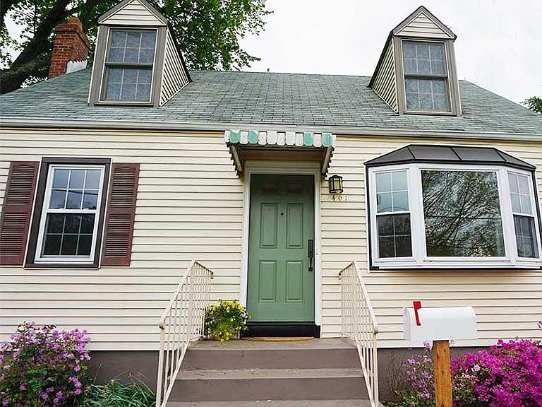 Cape Cod 2 bdrm & 1.5 bath