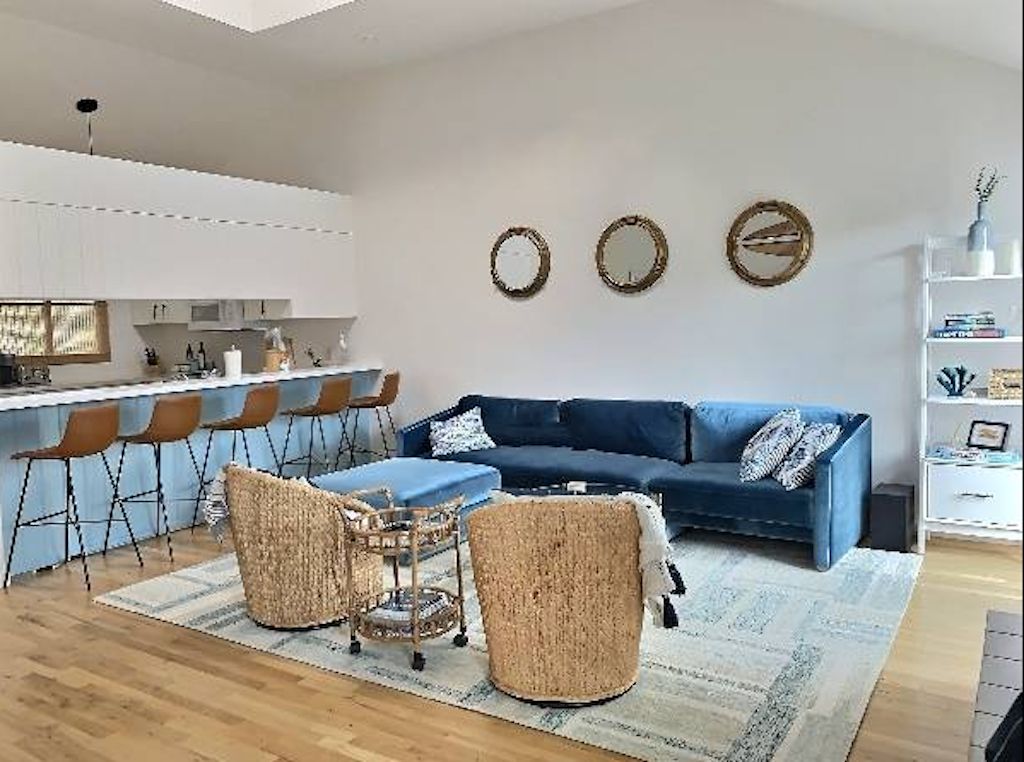  Living and Kitchen a