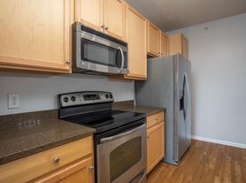 1270 Strassner Dr, Saint Louis, MO