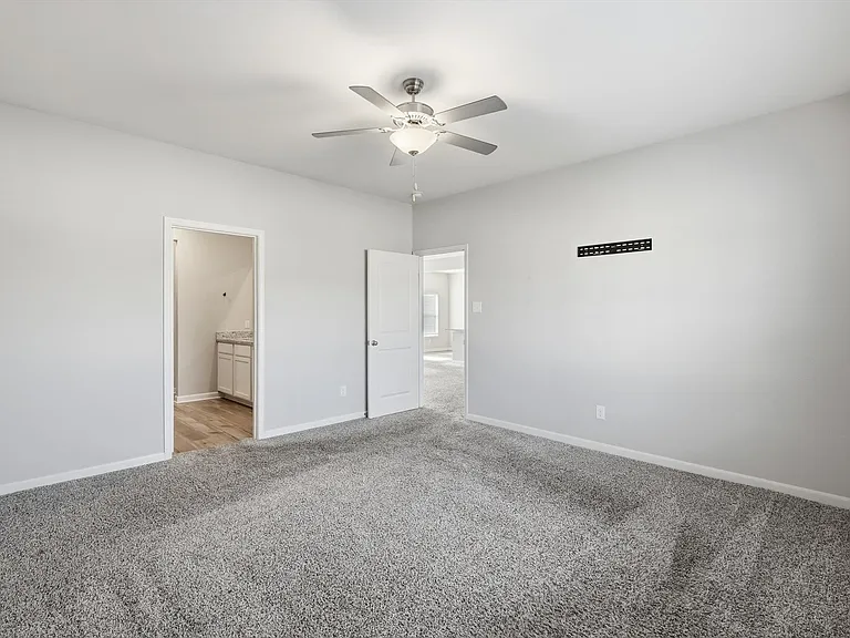 2105 Yarbrough Dr — Photo 21