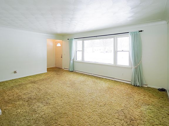 3rd image of 632 Gabardine Ave