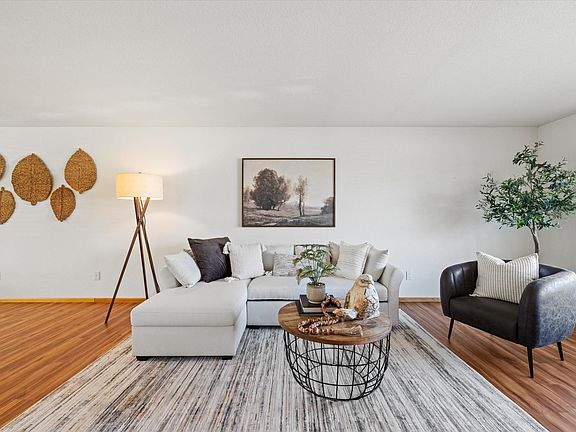 5th image of 910 S Arthur Pl