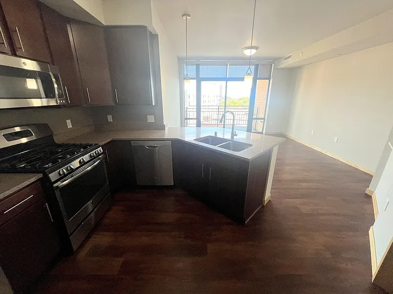 Venture Luxury High Rise — Photo 5