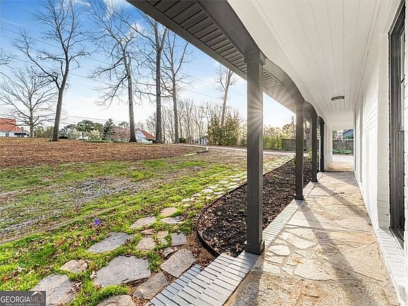 3rd image of 1110 Upper Hembree Rd