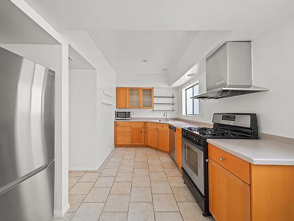 4th image of 817 N Croft Ave