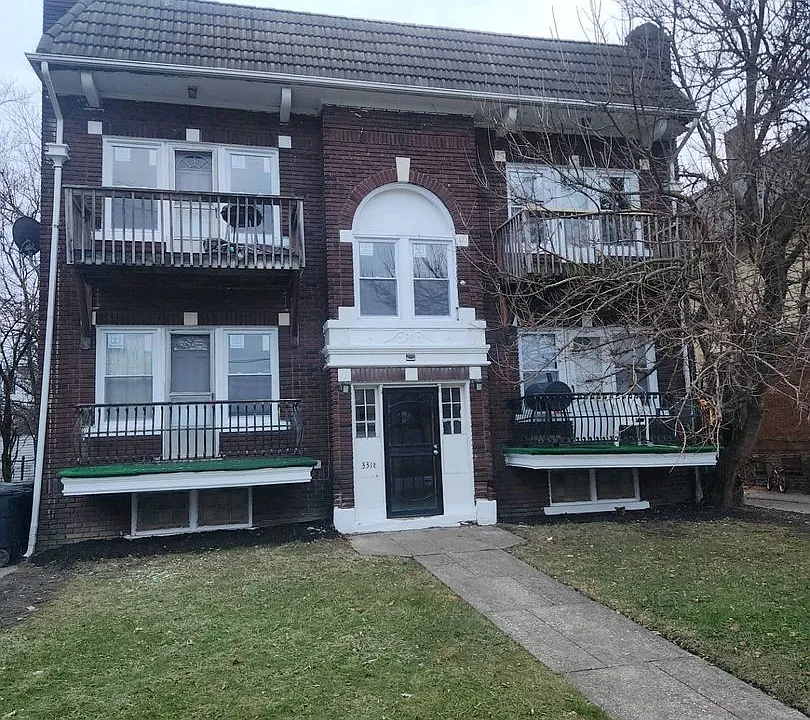 3318 E 140 ST
