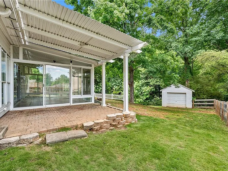 1525 Keystone Dr — Photo 4