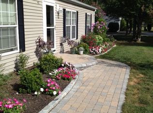 901 Oak Point Dr, Middleboro, MA 02346