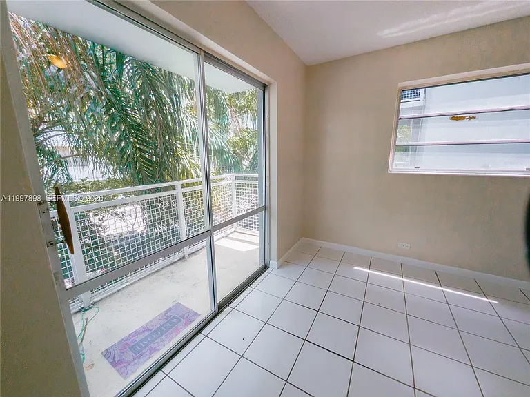 1610 NW North River Dr #204 — Photo 5