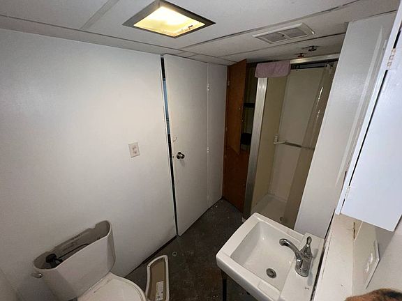 4th image of 4091 E 56th St