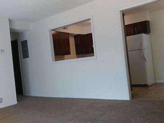 3rd image of 431 N Bluegrass Dr APT 8