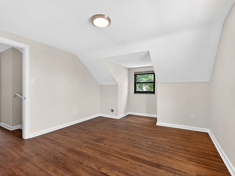 Bedroom 2 - Second floor