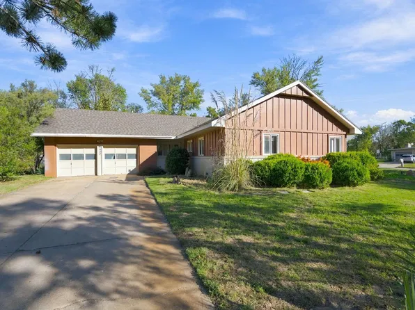 1900 W Nottingham Ln, Wichita, KS 67204