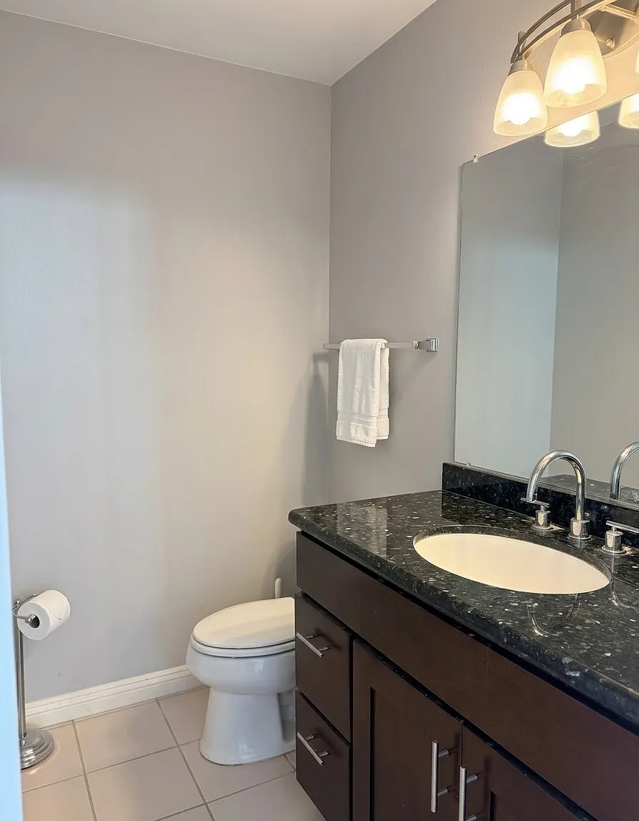 4 bed, 2.5 bath, 2241 sqft, $5,200 — Photo 4