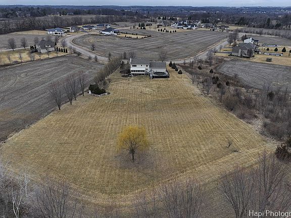 3rd image of 9859 Little Lucy Ln