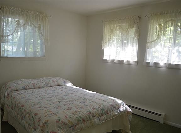 5th image of 103 Stanley Ave