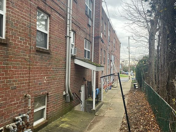 5th image of 711 Ashland Ave APT 17