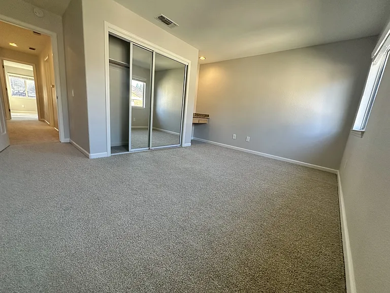 2221 Banbury Cir — Photo 44