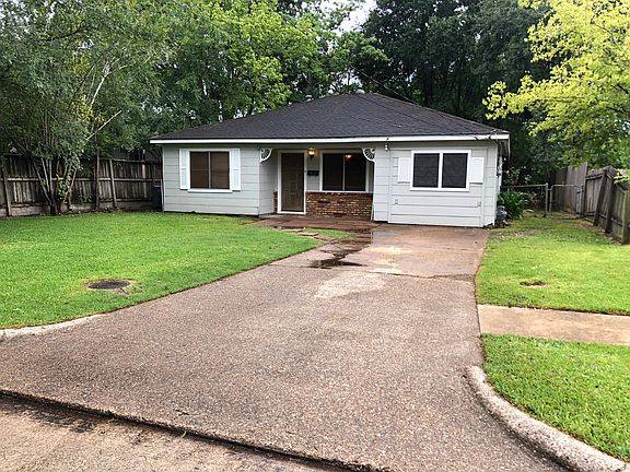 3rd image of 214 E Forrest Ln