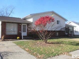 3243 S Douglas Ave, Springfield, IL 62704