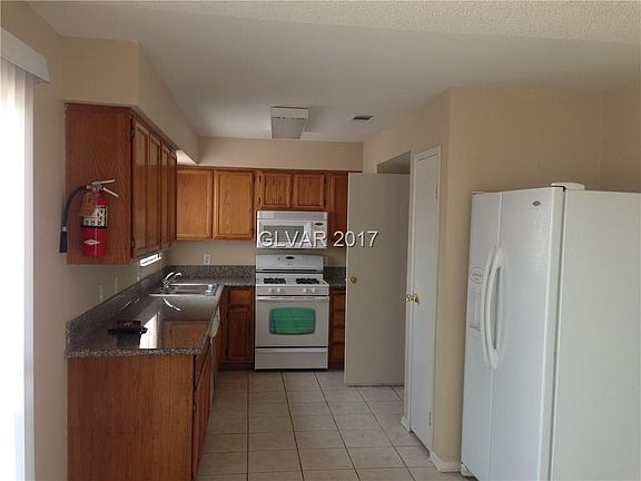 4th image of 1012 Bird Springs Dr