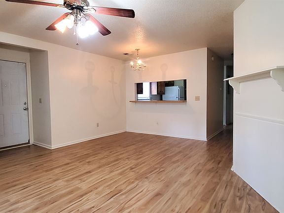 3rd image of 103 Country Town Dr