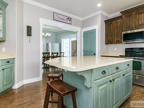 3rd image of 182 Merrill Way