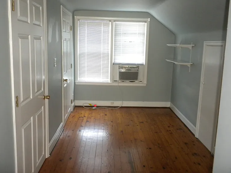 2590 E Burnett Ave — Photo 15