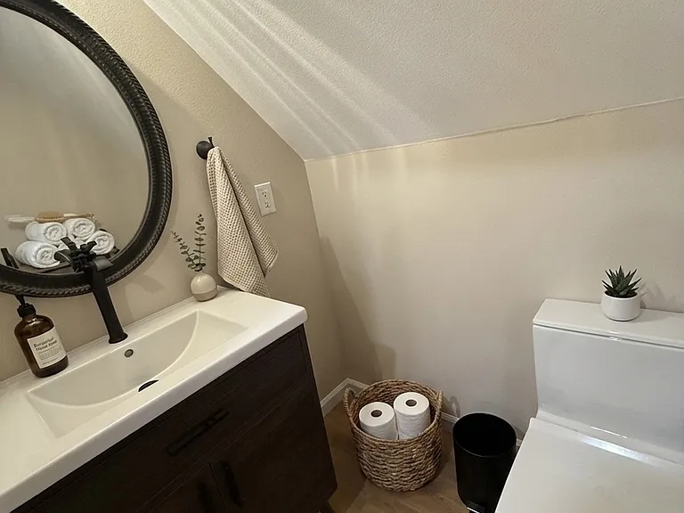 2367 NW Kearney St #7 — Photo 7