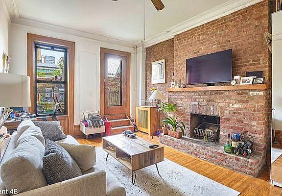2nd image of 3 W 75th St APT 4