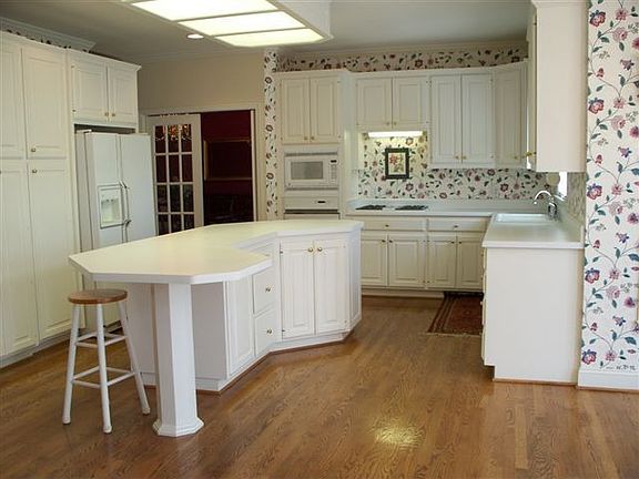 Large Kitchen With Breakfast Area