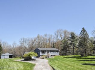 789 Jennings Rd, Whitmore Lake, MI 48189