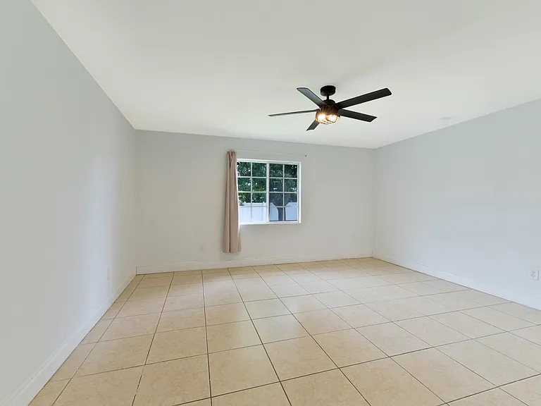 289 SW 3rd Ct — Photo 15