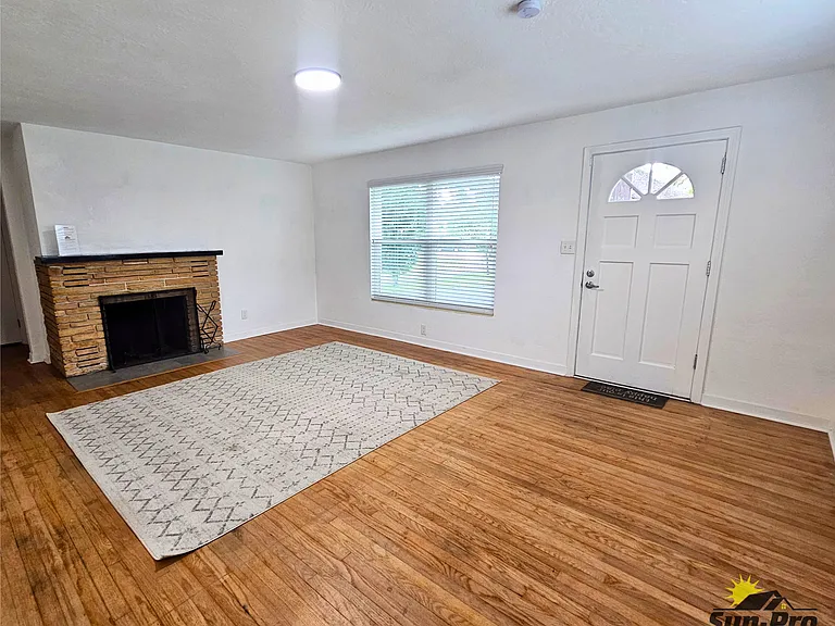 475 Riverside Dr — Photo 10